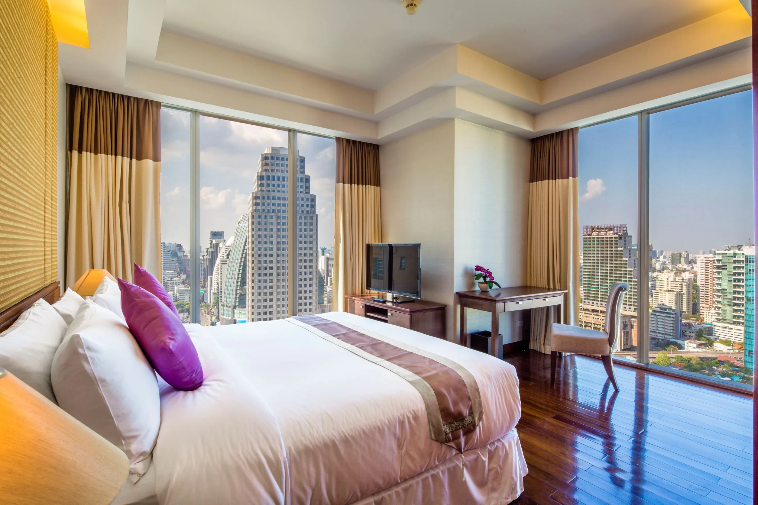 Hotel Near Skytrain Bangkok with Kitchen